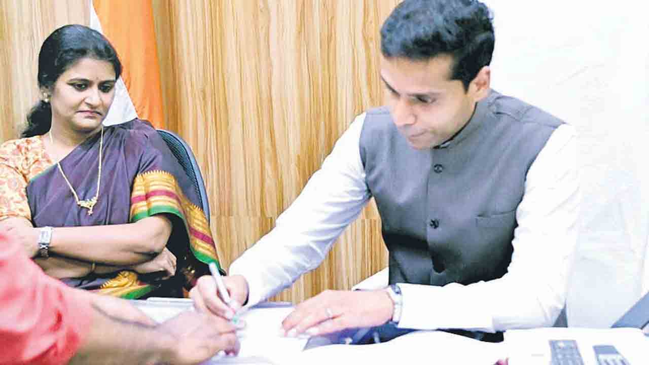 ఆదర్శంగా తీర్చిదిద్దుతాం