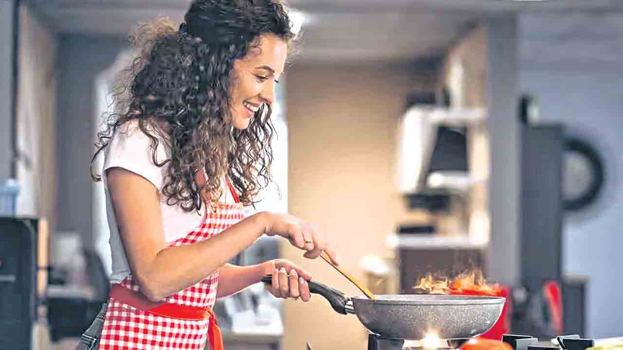 Health Tips | వీటిని మళ్లీ వేడి చేసుకుని తింటున్నారా? అయితే రోగాలను కొనితెచ్చుకున్నట్టే!