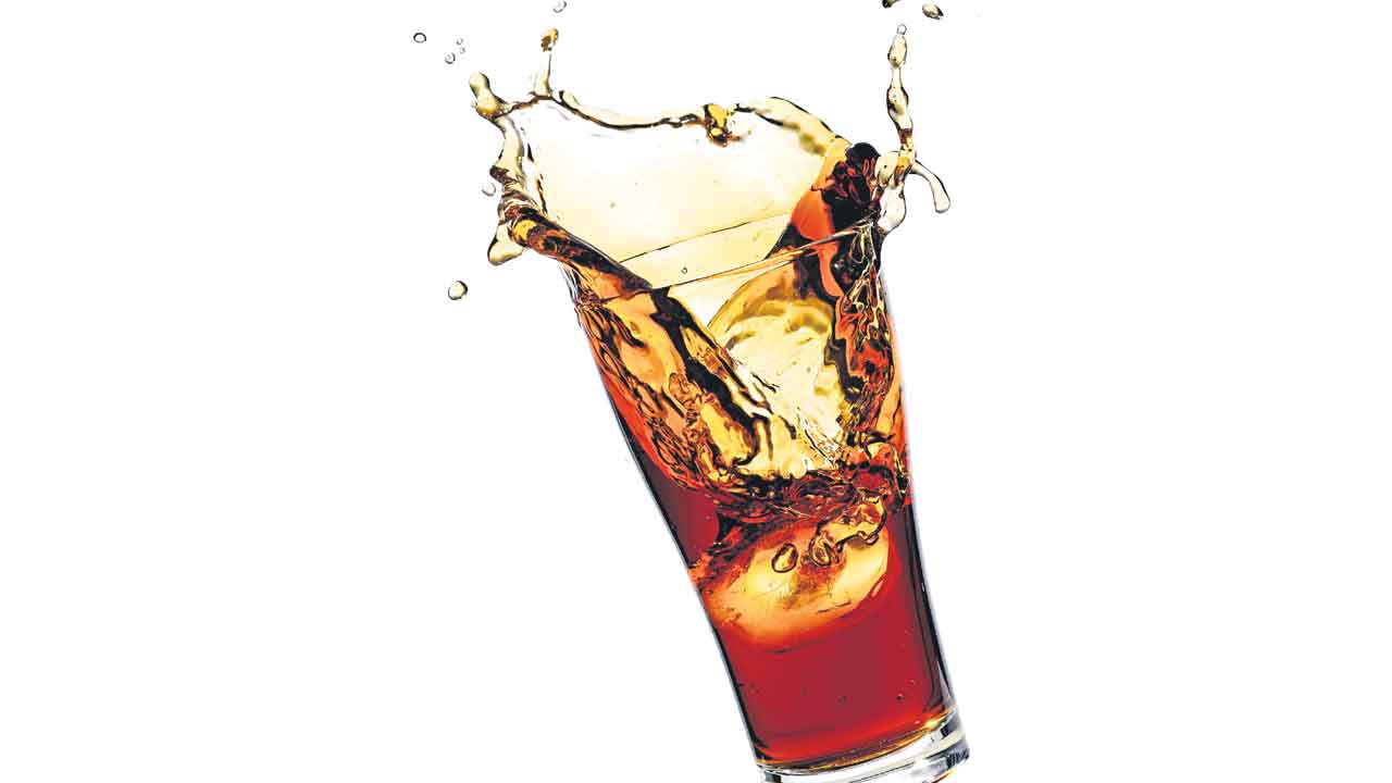 Cancer | కూల్‌డ్రింక్స్‌ తాగితే క్యాన్సర్‌ ముప్పు.. మంచినీళ్లు తాగడమే బెటర్‌ అంటున్న డబ్ల్యూహెచ్‌వో!