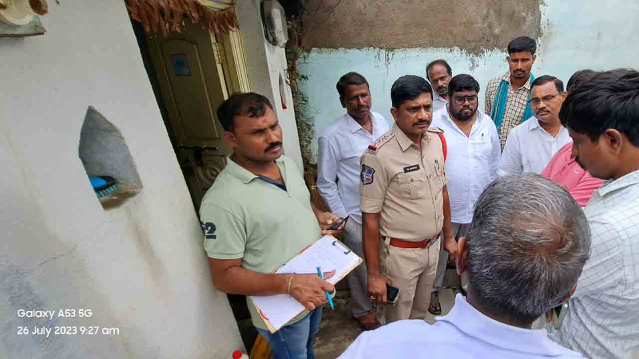 Crime news | దారుణంగా చంపేశారు.. కిరాణా షాపే జీవనాధారంగా బతుకుతున్న వృద్ధులు