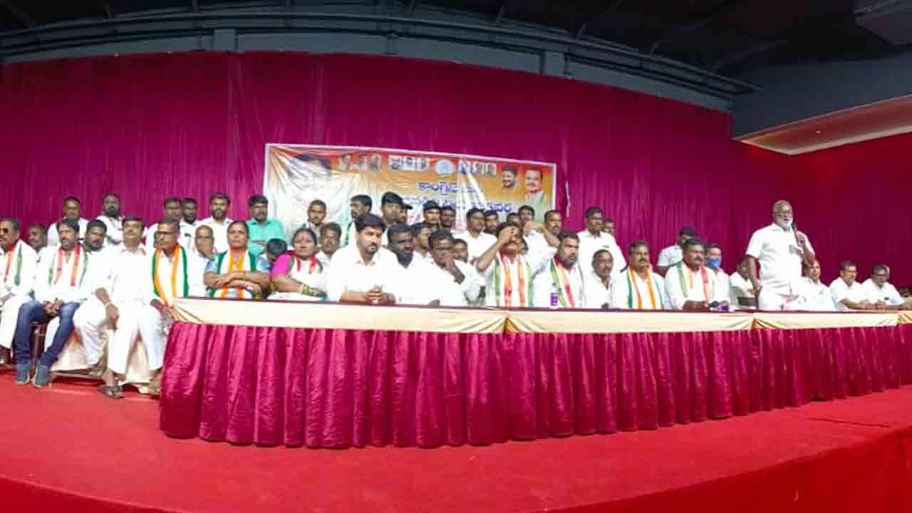 MP Komatireddy | యాదాద్రి కాంగ్రెస్‌లో వర్గపోరు.. ఎంపీ కోమటిరెడ్డి ఇబ్బందిపెడుతున్నడని డీసీసీ అధ్యక్షుడు అనిల్ కుమార్ రెడ్డి ఫైర్