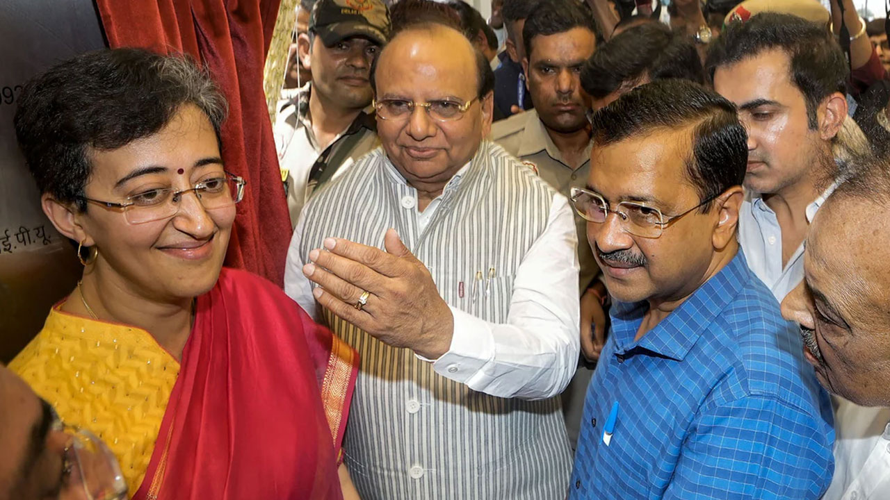 Supreme court: రాజ‌కీయాలు ప‌క్క‌న‌పెట్టి.. కూర్చుని మాట్లాడుకోండి… కేజ్రీ, ఎల్జీల‌కు సుప్రీంకోర్టు సూచ‌న‌