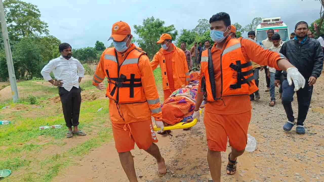 Heavy rains | విషాదం మిగిల్చిన వరద..ములుగు జిల్లాలో 9 మంది మృతి