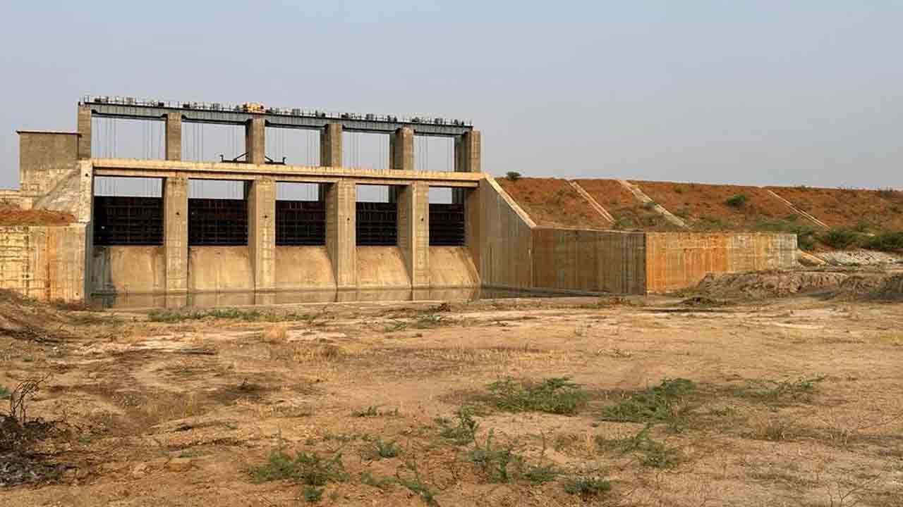 కరువు నేలలో జలసిరులు పారేలా..