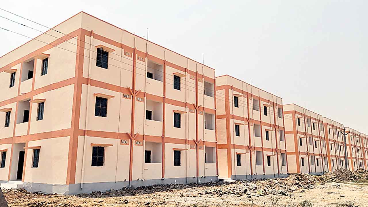 డబుల్‌ కల సాకారం దిశగా.. నెరవేరుతున్న పేదల సొంతింటి కల