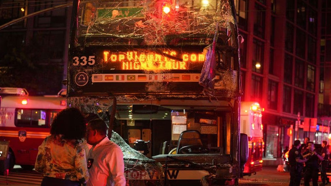 Bus Collision: ఢీకొన్న రెండు బ‌స్సులు.. అమెరికాలో 75 మందికి గాయాలు