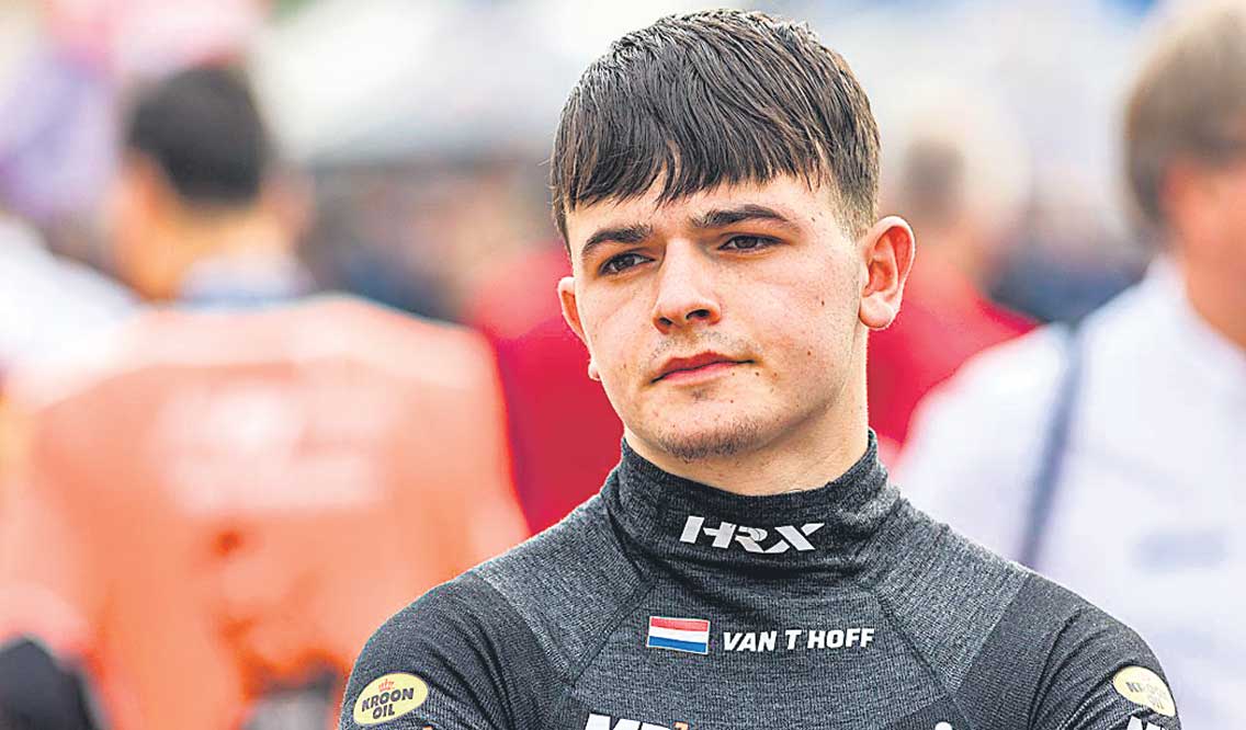 ముక్కలైన రేసింగ్‌ కారు టీనేజీ డ్రైవర్‌ మృతి