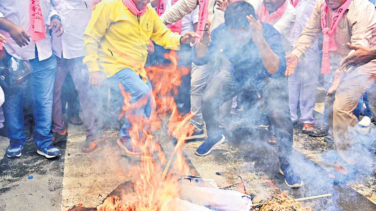 కాంగ్రెస్‌ ఫ్యూజులు ఎగిరిపోతయి