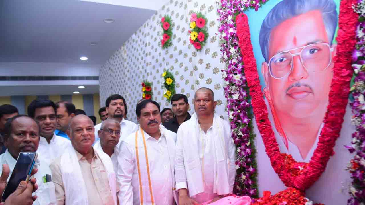 Minister Errabelli | ఎమ్మెల్సీ ఎల్.రమణను పరామర్శించిన మంత్రి ఎర్రబెల్లి