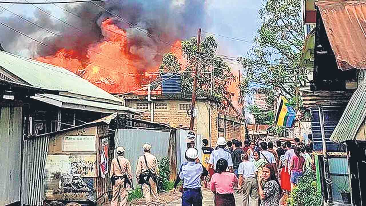 మణిపూర్‌ మారణంపై మౌనమేల?