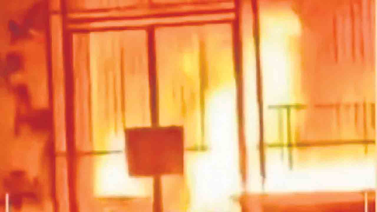 దౌత్య కార్యాలయానికి నిప్పు