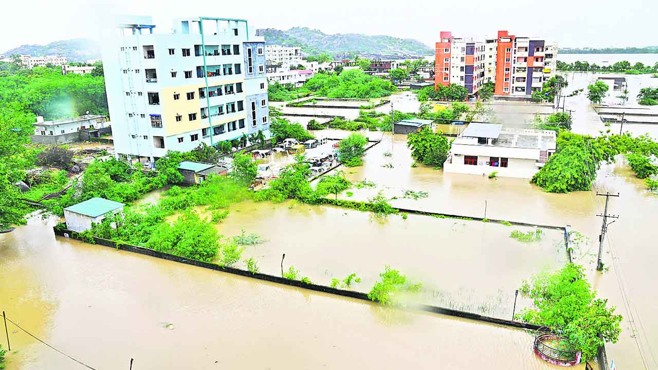 జల ప్రళయం.. ఉమ్మడి జిల్లాపై వరుణఖడ్గం