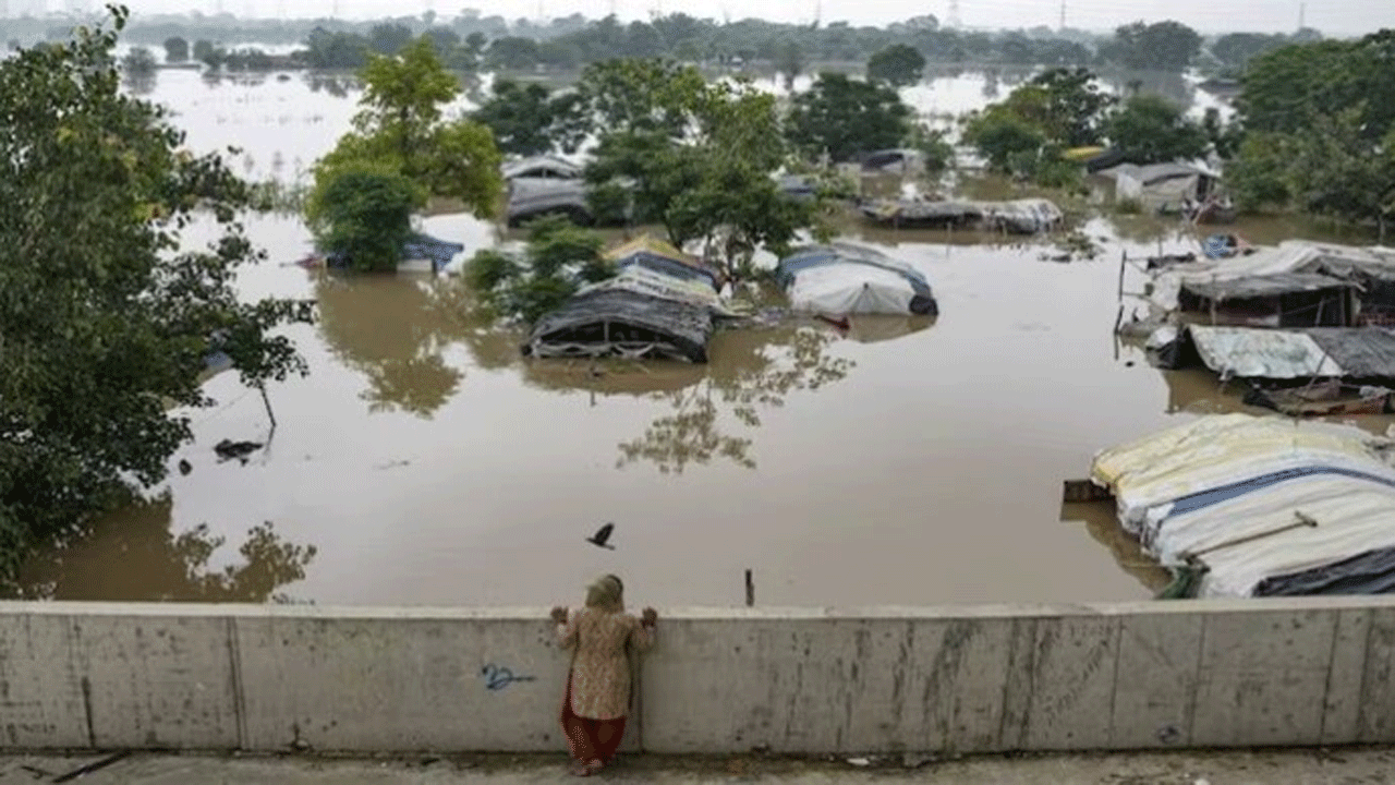 Delhi Floods | వ‌ర‌ద నీటిలో స్నానం చేస్తూ ముగ్గురు చిన్నారులు మృతి