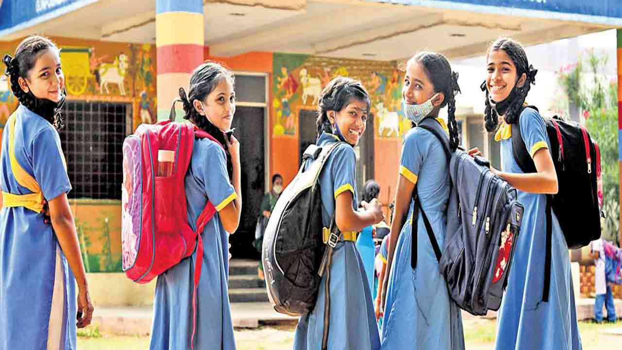Gadwal Girls High School | గ‌ద్వాల బాలికల ఉన్న‌త పాఠ‌శాల‌కు భారీ డిమాండ్.. అంచ‌నాల‌కు మించి అడ్మిష‌న్లు