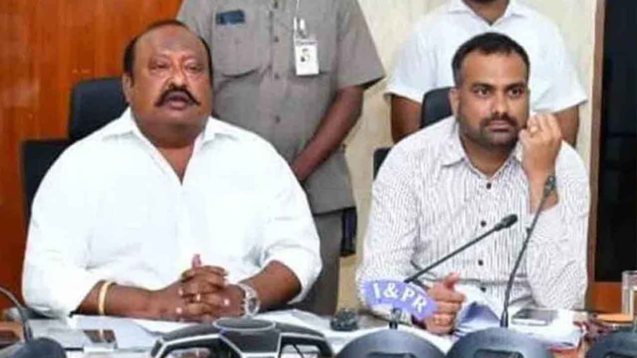 నియోజకవర్గంలో 300 మందికి లక్ష సాయం