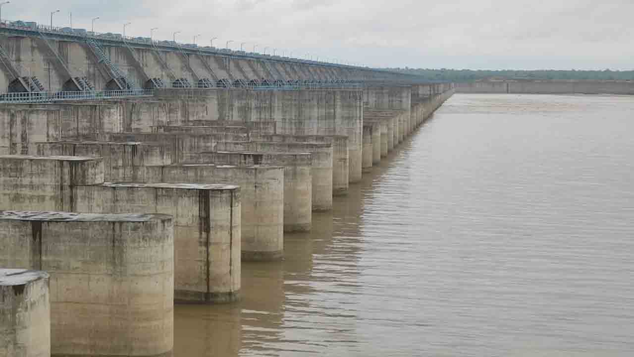 Godavri | కాళేశ్వరం వద్ద తగ్గిన గోదావరి నది