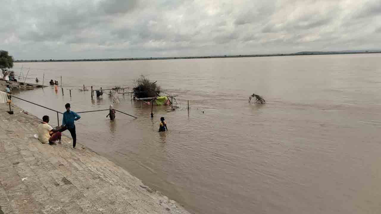 Godavari | కాళేశ్వరం వద్ద తగ్గుతున్న గోదావరి