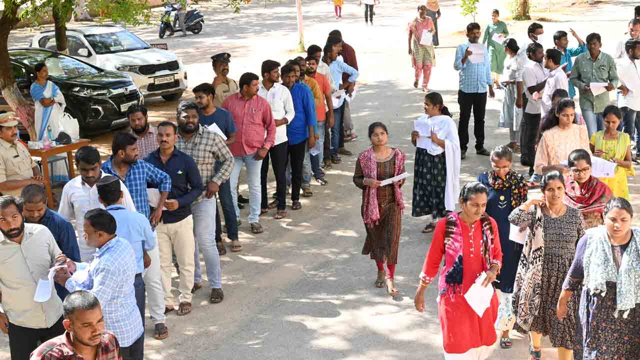 TREIRB | తొలి రోజు గురుకుల పరీక్ష ప్ర‌శాంతం.. 86.54 శాతం అభ్యర్థులు హాజరు