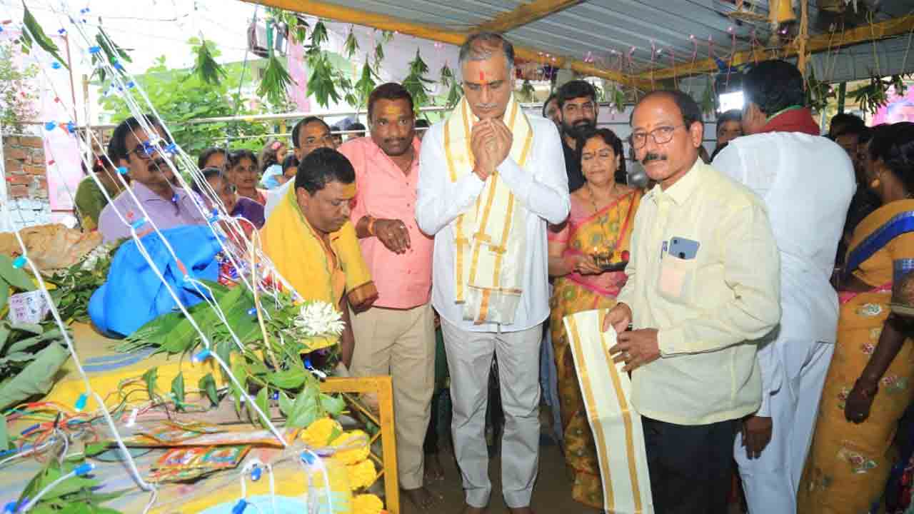 Minister Harish Rao | సిద్దిపేటలో వైభవంగా బోనాలు.. ఉత్సవాల్లో పాల్గొన్న మంత్రి హరీశ్‌రావు
