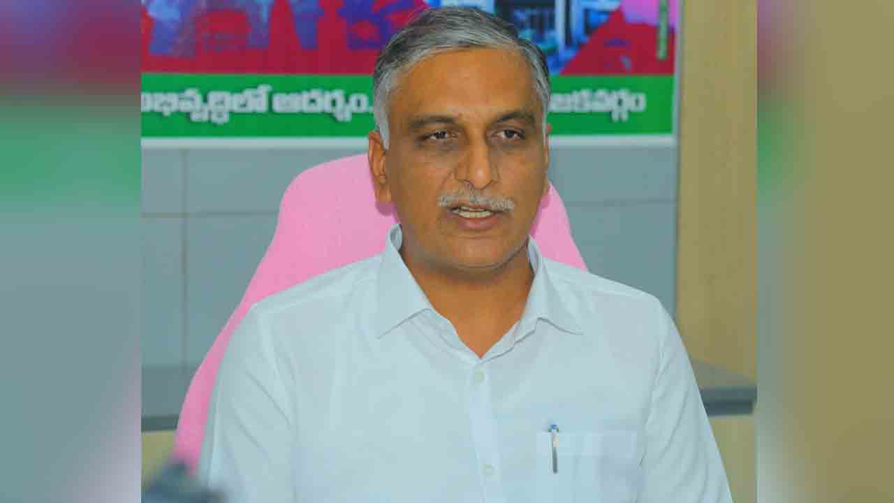 Heavy rain | సిద్దిపేట పట్టణలో ఎడతెరిపి లేకుండా వర్షం..సమీక్షించిన మంత్రి హరీశ్‌ రావు