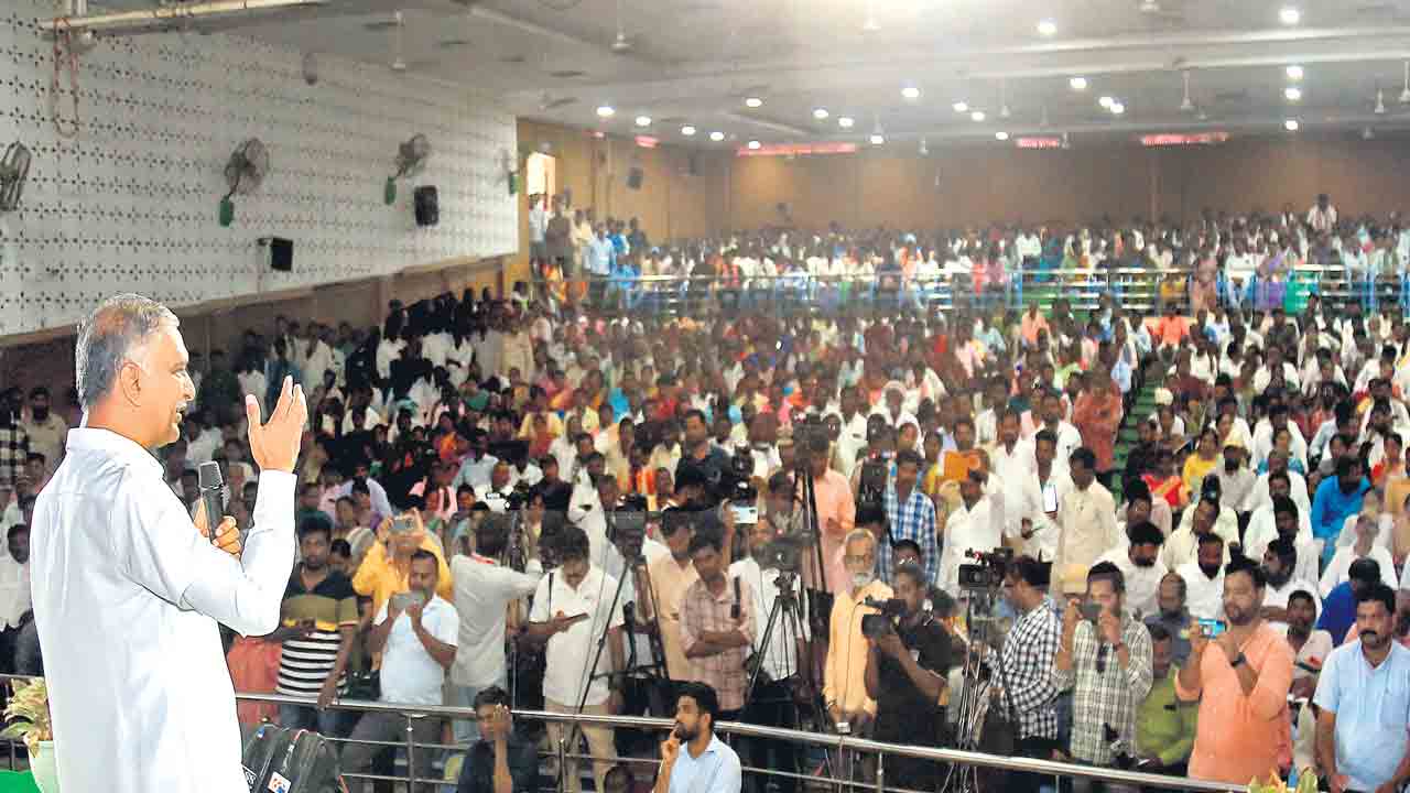 Minister Harish rao |  శని వదిలింది.. శకుని పాత్రలు, వెన్నుపోటుదారులు బీఆర్‌ఎస్‌ నుంచి వెళ్లిపోయారు: మంత్రి హరీశ్‌రావు