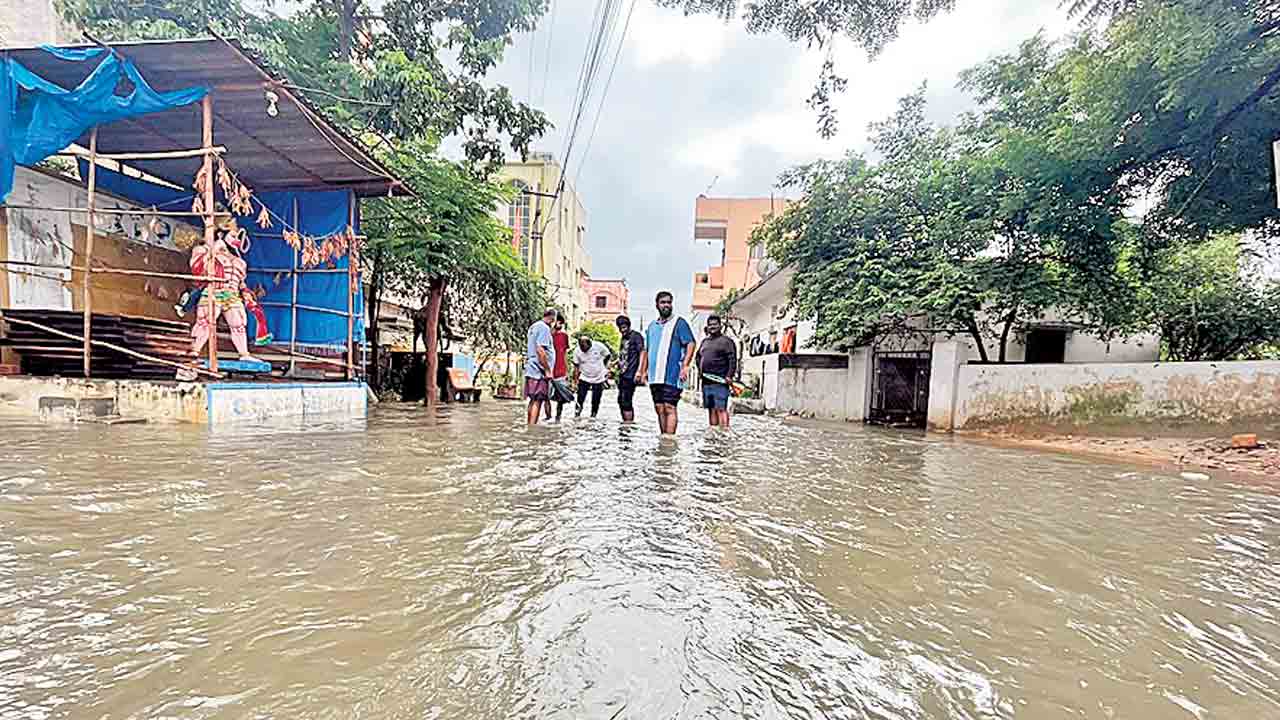 వాన.. హైరాన..