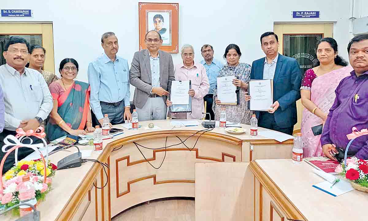 హెల్త్కేర్ కోర్సుపై కుదిరిన త్రైపాక్షిక ఒప్పందం