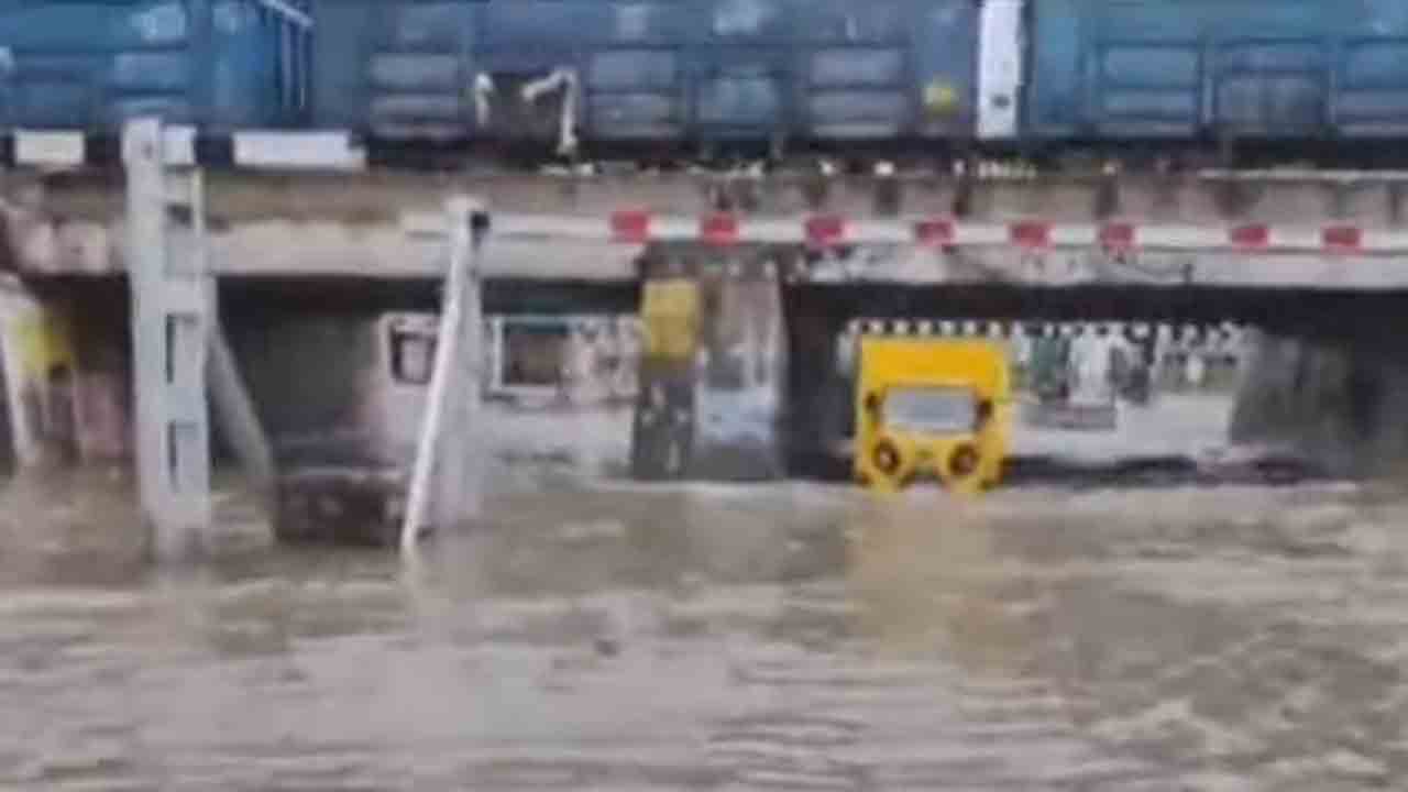 Hyderabad | హైదరాబాద్‌ వాసులకు అలర్ట్‌.. అత్యవసరమైతే తప్ప బయటకు రావద్దు!