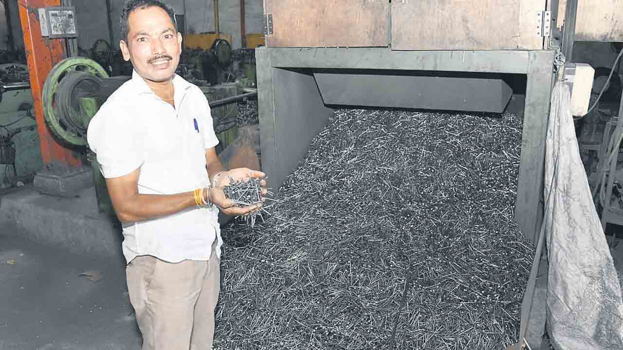 రైస్మిల్ గుమాస్తా.. మినీ ఇండస్ట్రీకి ఓనర్