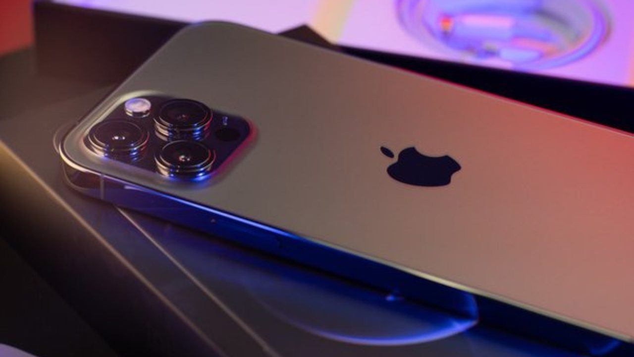 iphone| ఐఫోన్‌ కోసం కన్నకొడుకునే అమ్మేశారు!