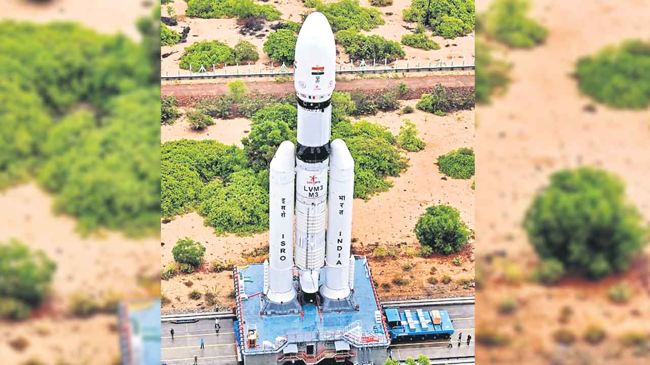 జాబిల్లిపై మన జెండా