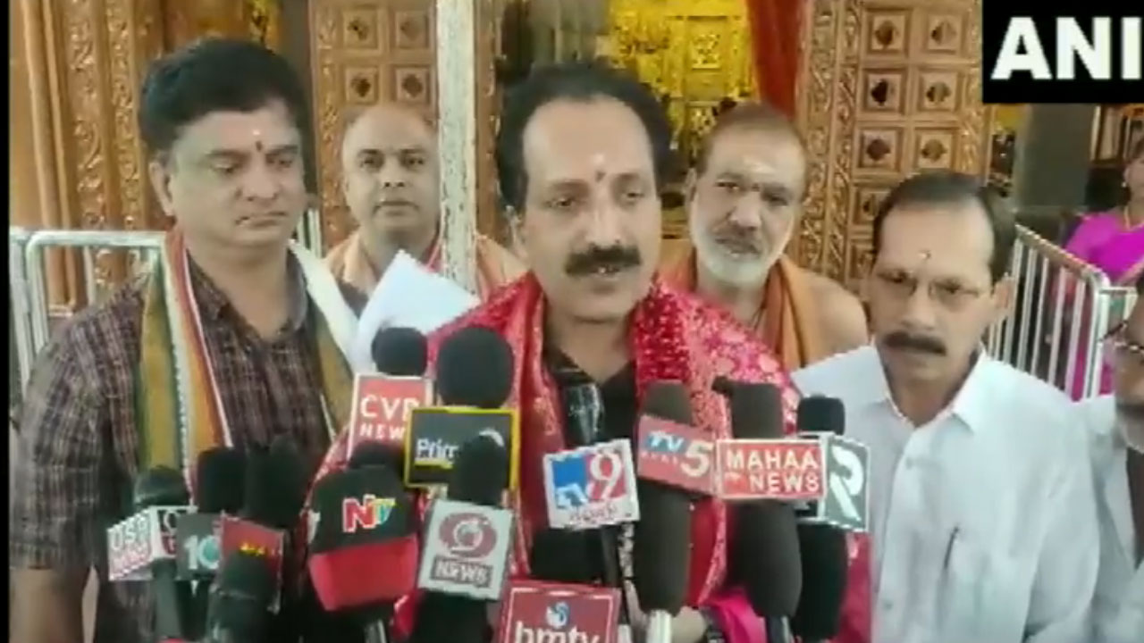 Chandrayaan-3: చంద్ర‌యాన్‌-3 ప్ర‌తిమ‌తో తిరుమ‌ల‌కు.. శ్రీవారి ఆశీస్సులు తీసుకున్న ఇస్రో చైర్మెన్