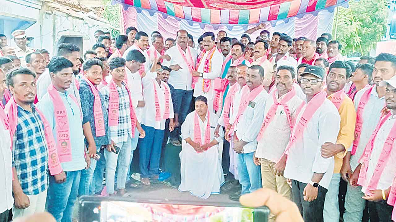 మంత్రి సమక్షంలో బీఆర్‌ఎస్‌లో చేరికలు