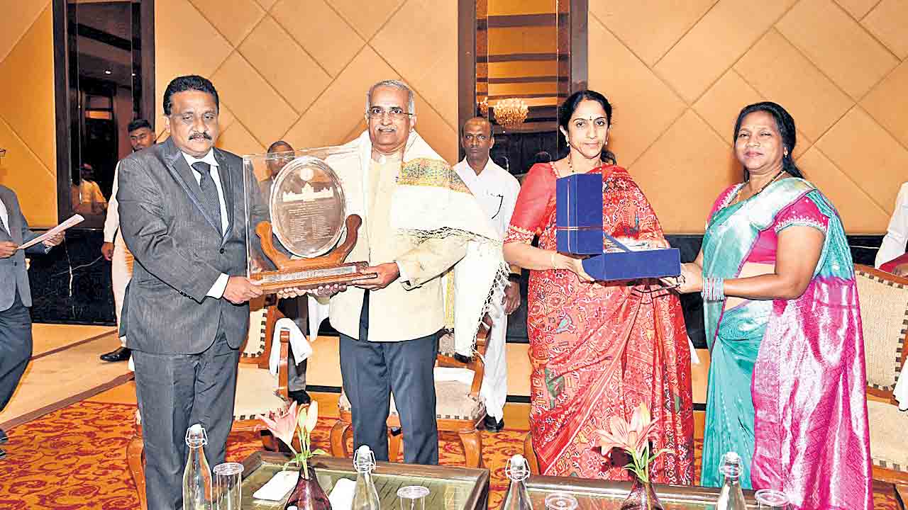 జస్టిస్‌ నవీన్‌రావుకు ఘనంగా వీడ్కోలు