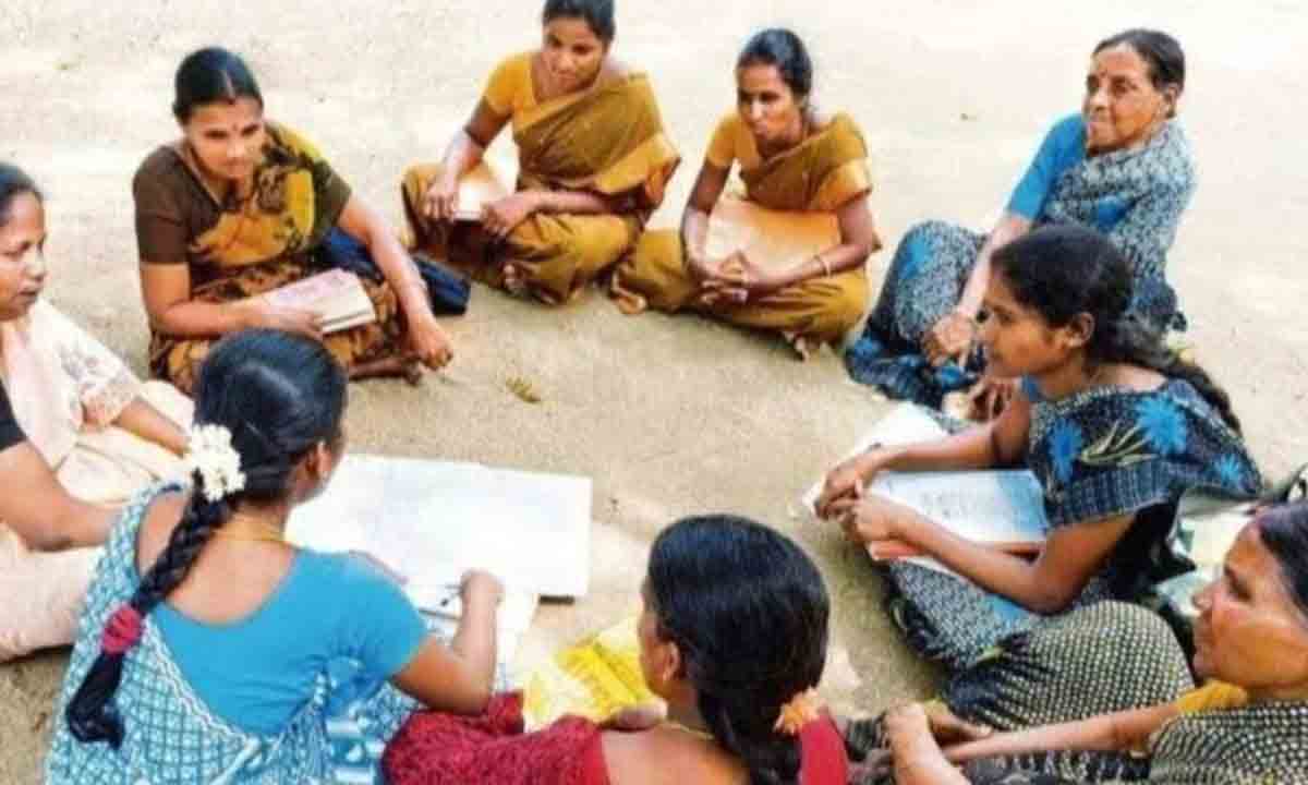 మన మహిళలు లక్షాధికారులు