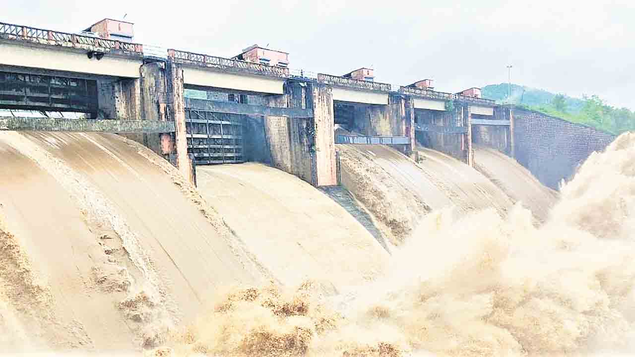 దంచికొట్టిన వాన