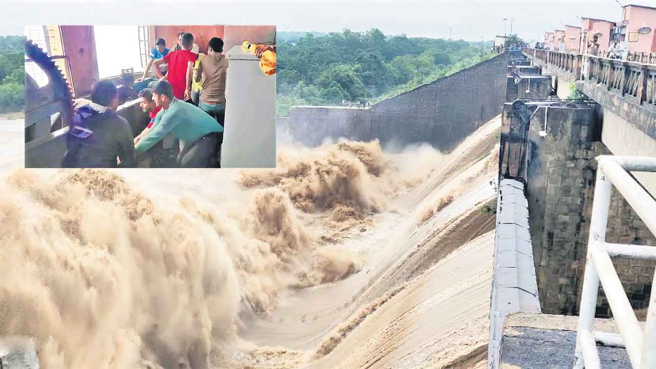 ‘కడెం’ రక్షణకు కదిలిన యువత