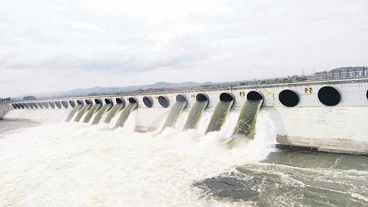 ఎగువకు పరవళ్లు