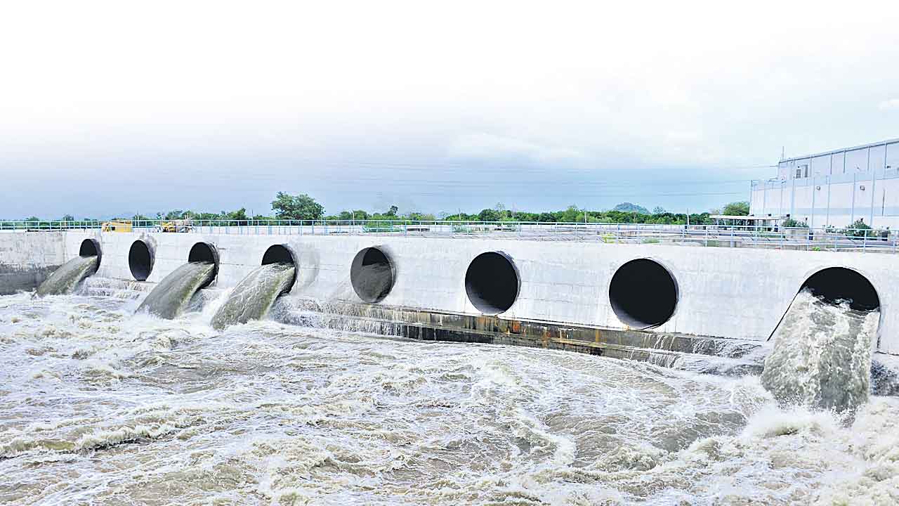 కాళేశ్వర గంగా..కదిలొస్తుండగ..