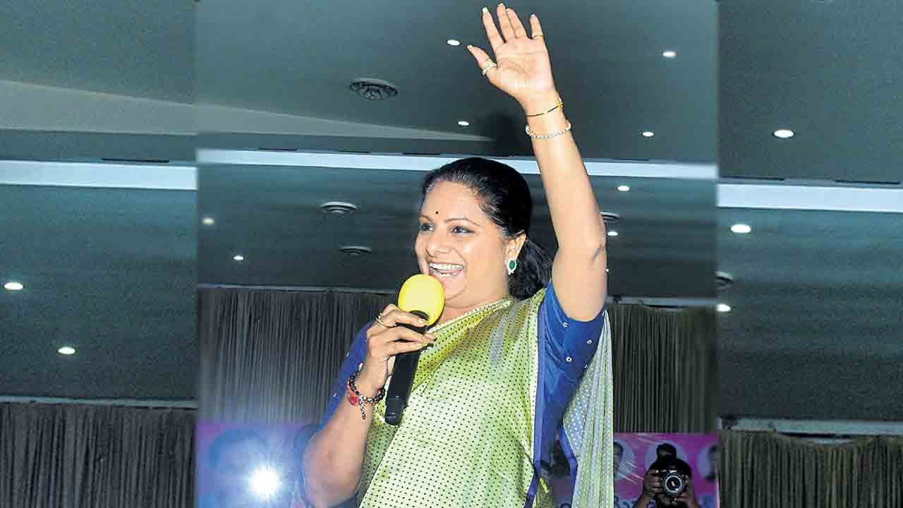 యువత ఉద్యోగాలపై దృష్టిపెట్టాలి