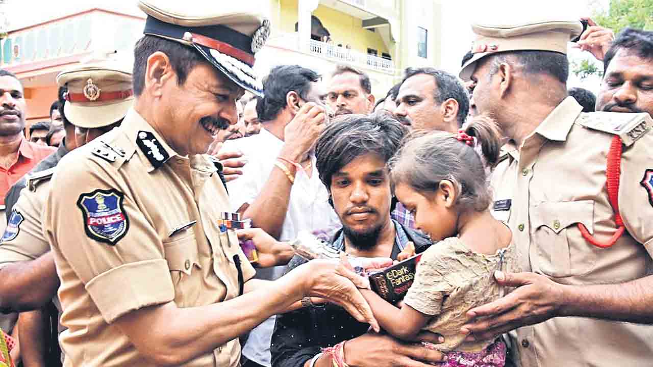 సురక్షితంగా ఇంటికి చేర్చారు