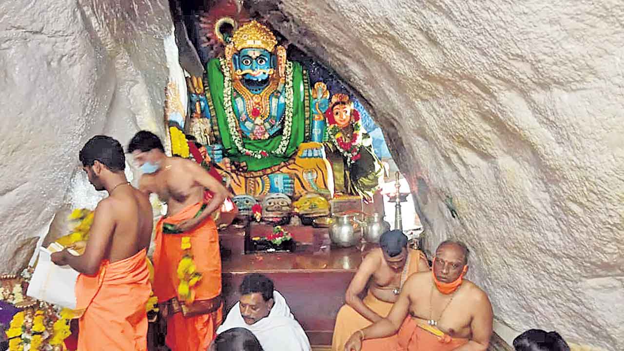 కొంగుబంగారం కోరమీసాల స్వామి