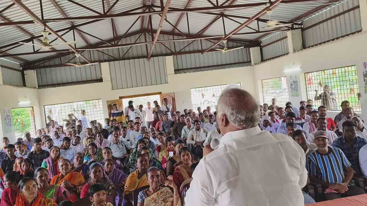 Free Power | రైతుల జోలికొస్తే కాంగ్రెస్‌కు ‘కర్రు’కాల్చి వాత పెడ్తాం..రైతు వేదికల సాక్షిగా అన్నదాత ఆగ్రహం