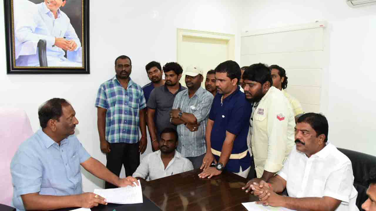 Minister Koppula | మంత్రి కొప్పుల ఈశ్వర్‌కు కృతజ్ఞతలు తెలిపిన దివ్యాంగులు