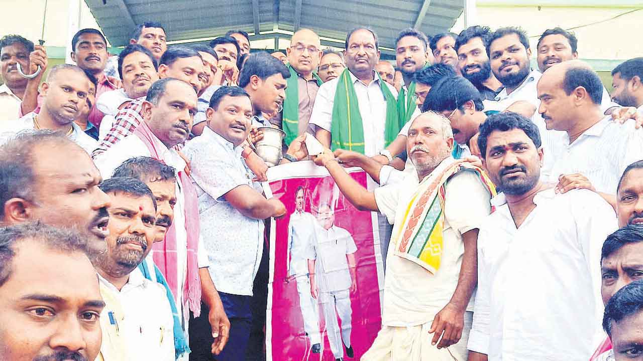 కాంగ్రెస్‌.. రైతులపాలిట శని