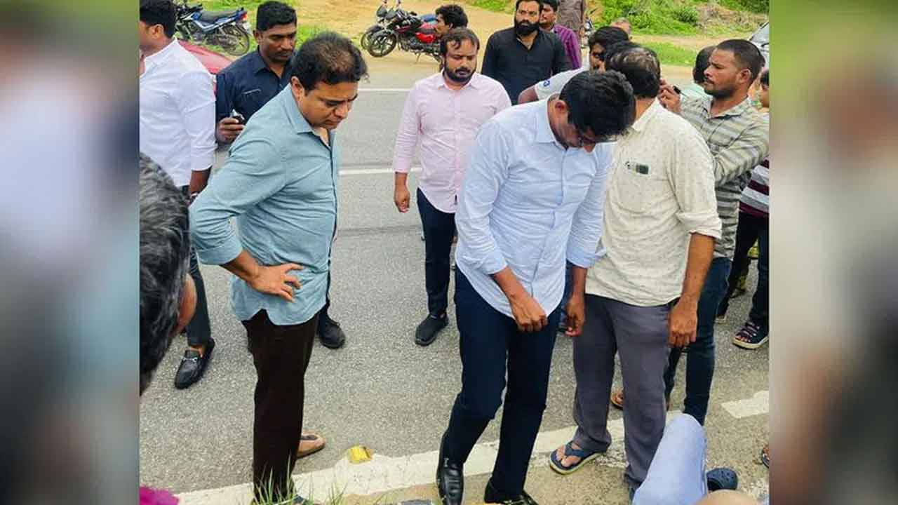 Minister KTR |  మానవత్వం చాటుకున్న కేటీఆర్‌.. రోడ్డు ప్రమాద బాధితులను తన కాన్వాయ్‌లో తరలించిన మంత్రి