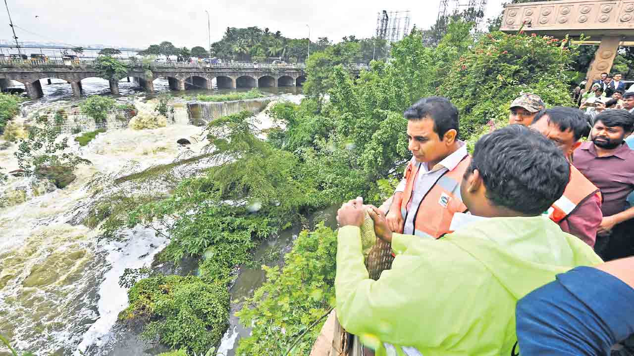 అప్రమత్తంగా ఉన్నాం..