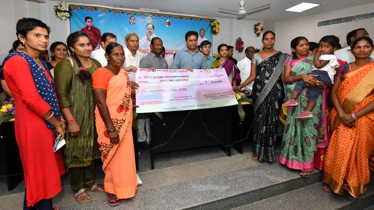 నిరుపేద దళితులకు ఆర్థిక చేయూత