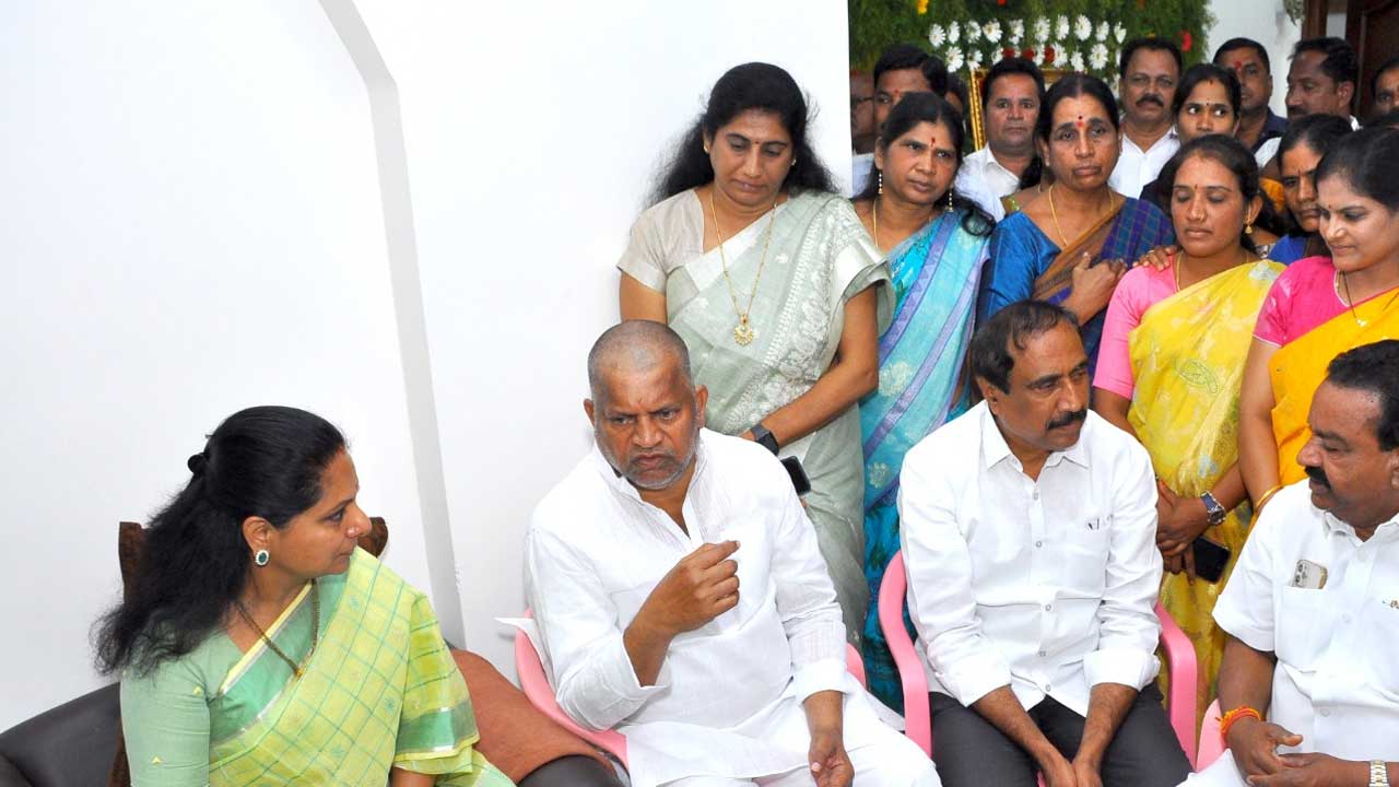 MLC Kavitha | ఎమ్మెల్సీ ఎల్ రమణను పరామర్శించిన కవిత