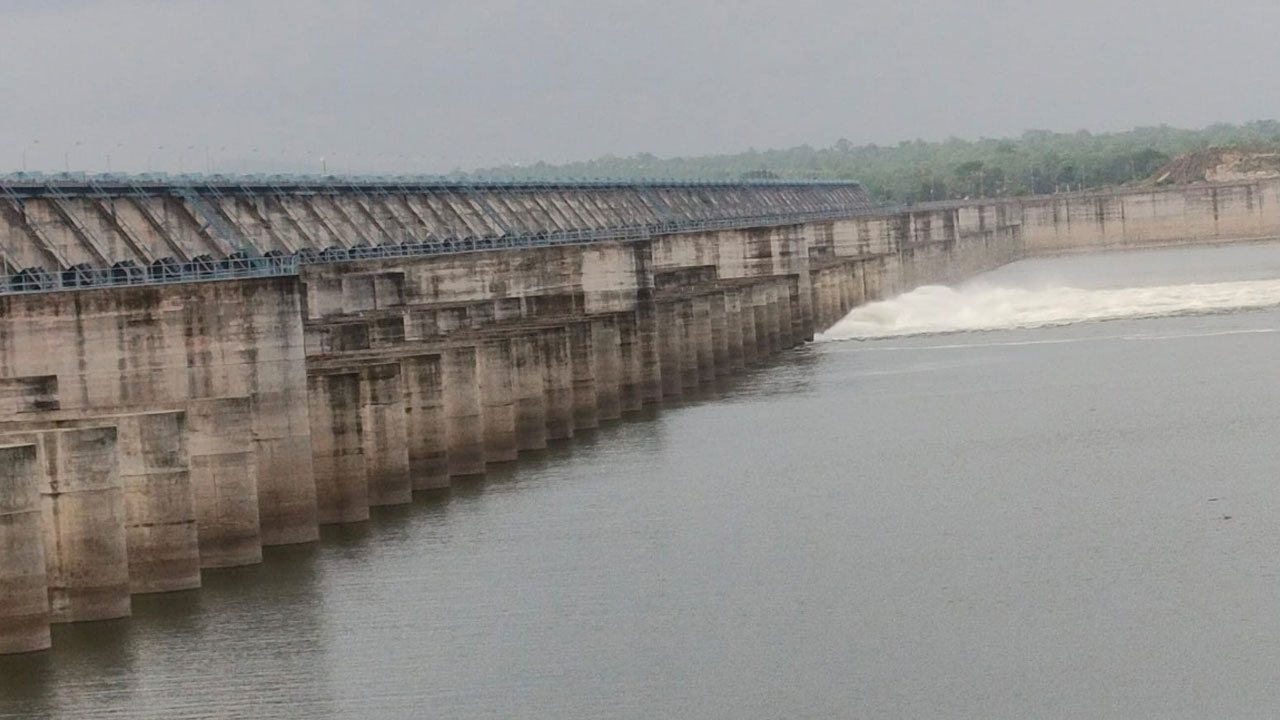 Lakshmi Barrage | లక్ష్మీ బరాజ్‌లోకి భారీగా వరద నీరు.. 36 గేట్ల ఎత్తివేత